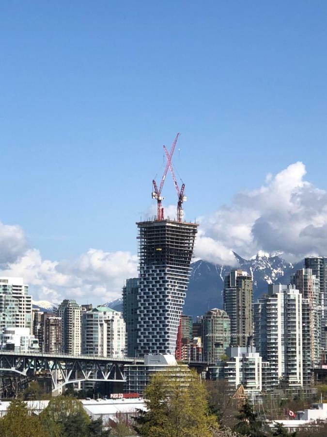 Billion Dollar Views In A Beautiful Fairview Slopes Heritage House Apartman Vancouver Kültér fotó