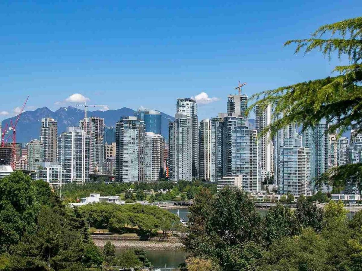 Billion Dollar Views In A Beautiful Fairview Slopes Heritage House Apartman Vancouver Kültér fotó