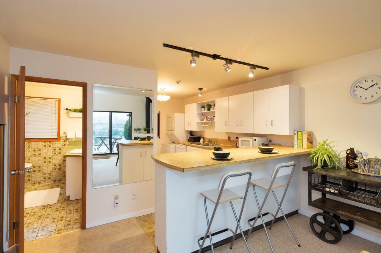 Billion Dollar Views In A Beautiful Fairview Slopes Heritage House Apartman Vancouver Kültér fotó